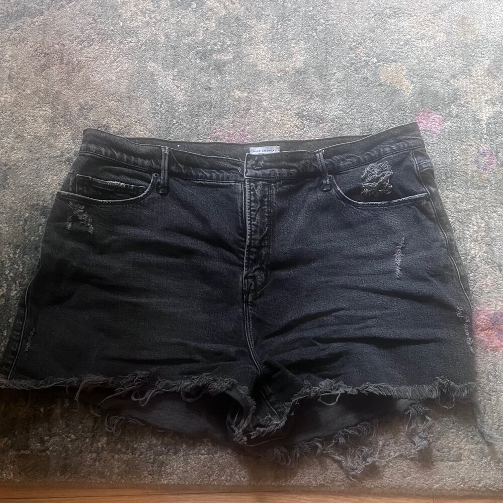 Good American 90's Curve Shorts